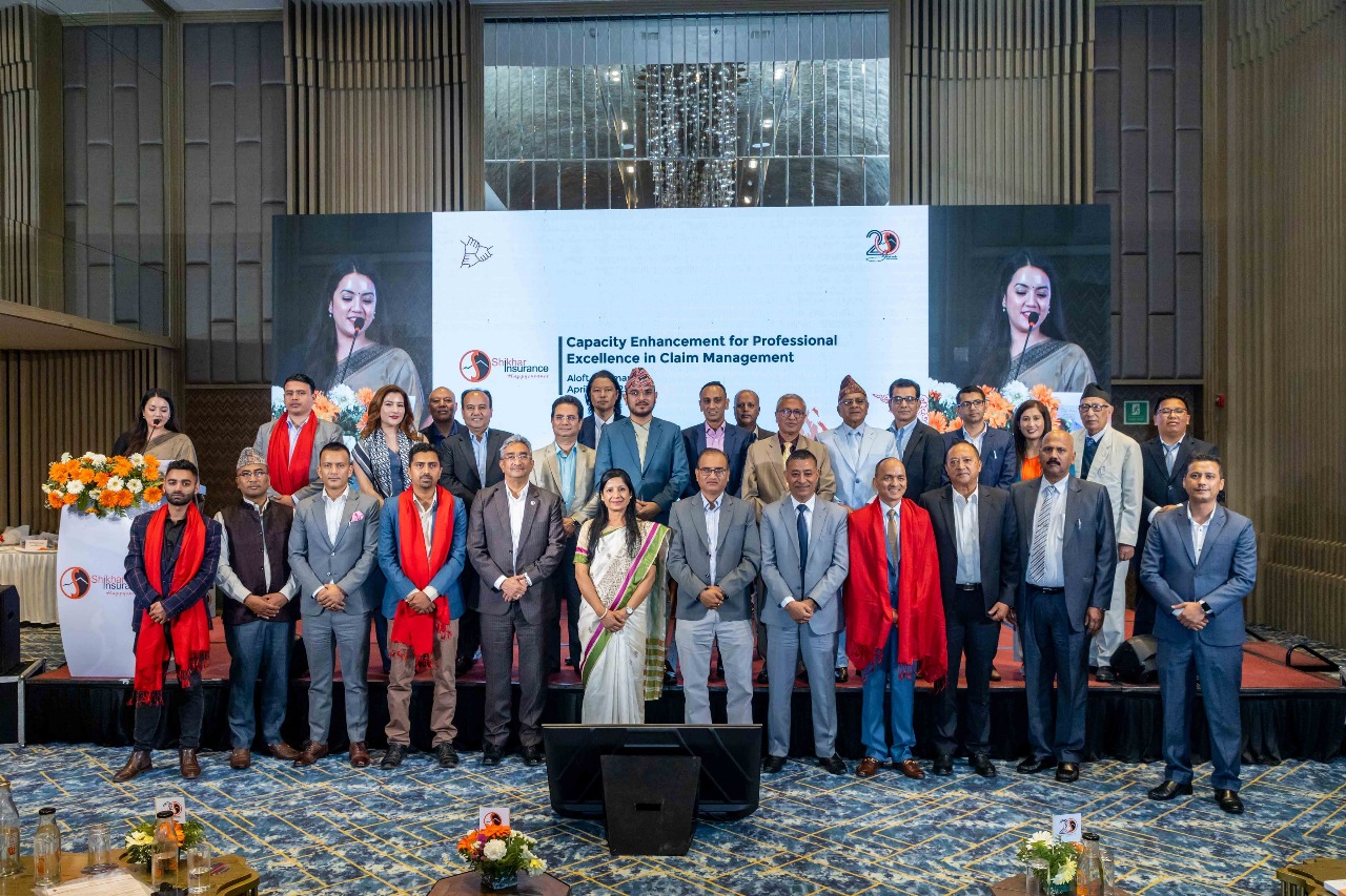 शिखर इन्स्योरेन्सको आयोजनामा सर्भेयर सेमिनार सम्पन्न, उत्कृष्ट सर्भेयरलाई गरियो सम्मान